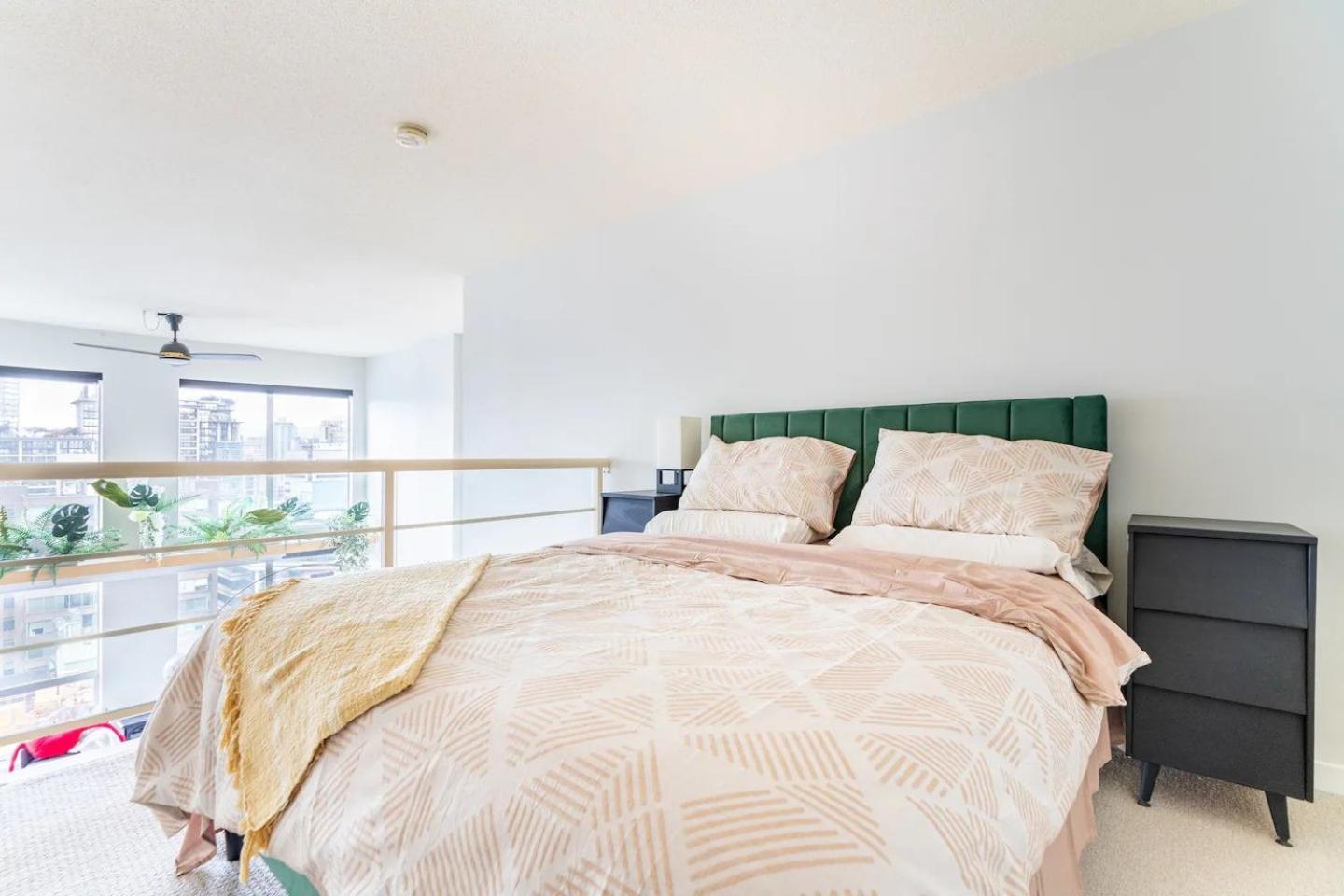 Loft In Downtown Vancouver With Free Parking Экстерьер фото