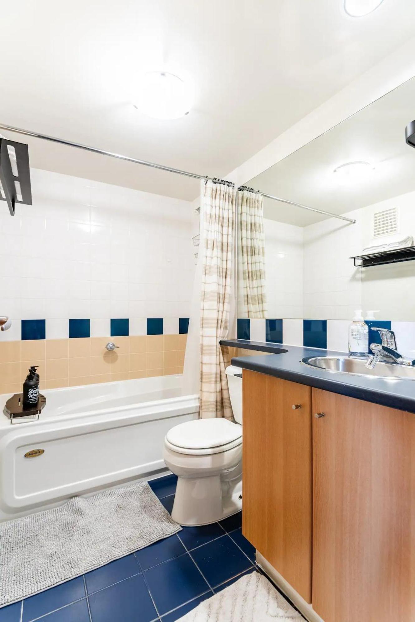 Loft In Downtown Vancouver With Free Parking Экстерьер фото